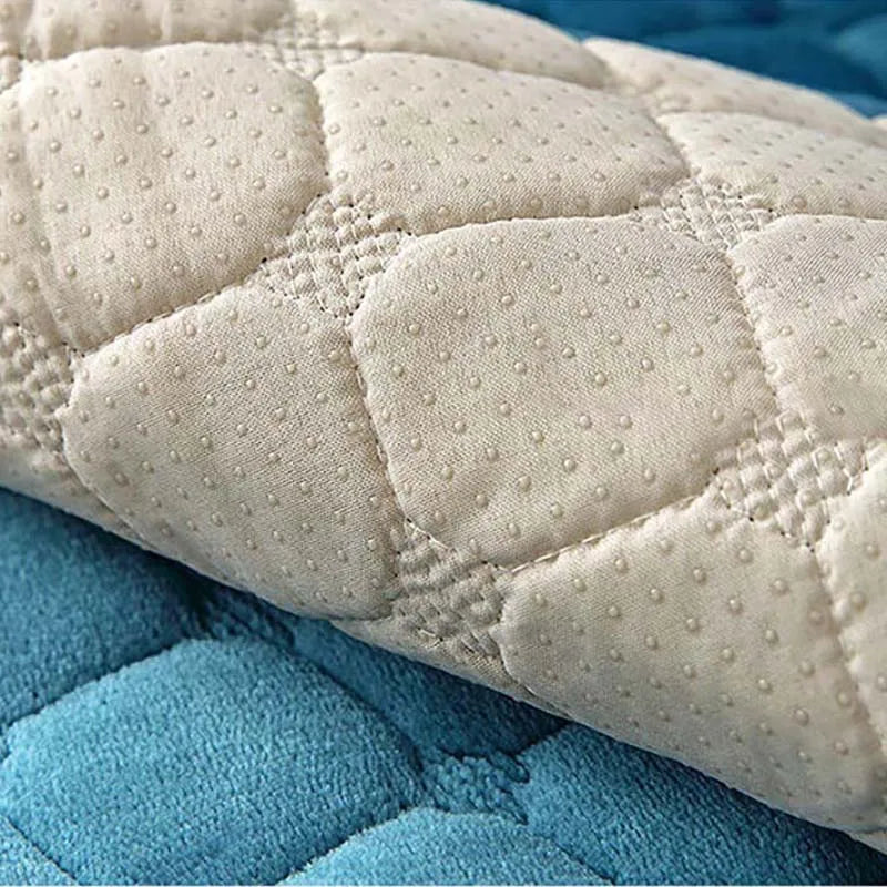 Cozy Home | Non-Slip Sofa Cover with Plush Fabric | Stylish Protection for Your Furniture