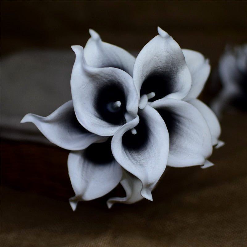 Elegant Calla Lily Flower Bouquet with Real Touch Design | Stunning Marine Blue Decor for Weddings and Events