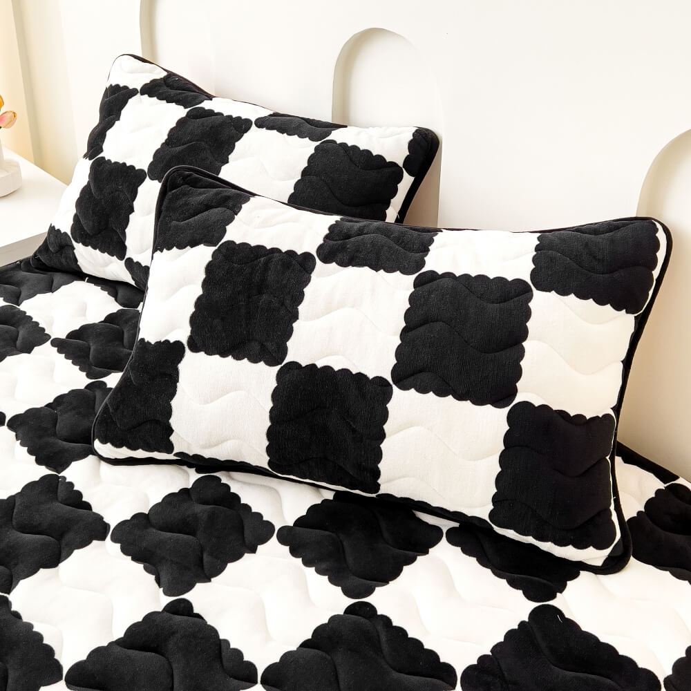 Luxurious Velvet Fitted Bed Sheet with Chic Checked Design for Ultimate Comfort