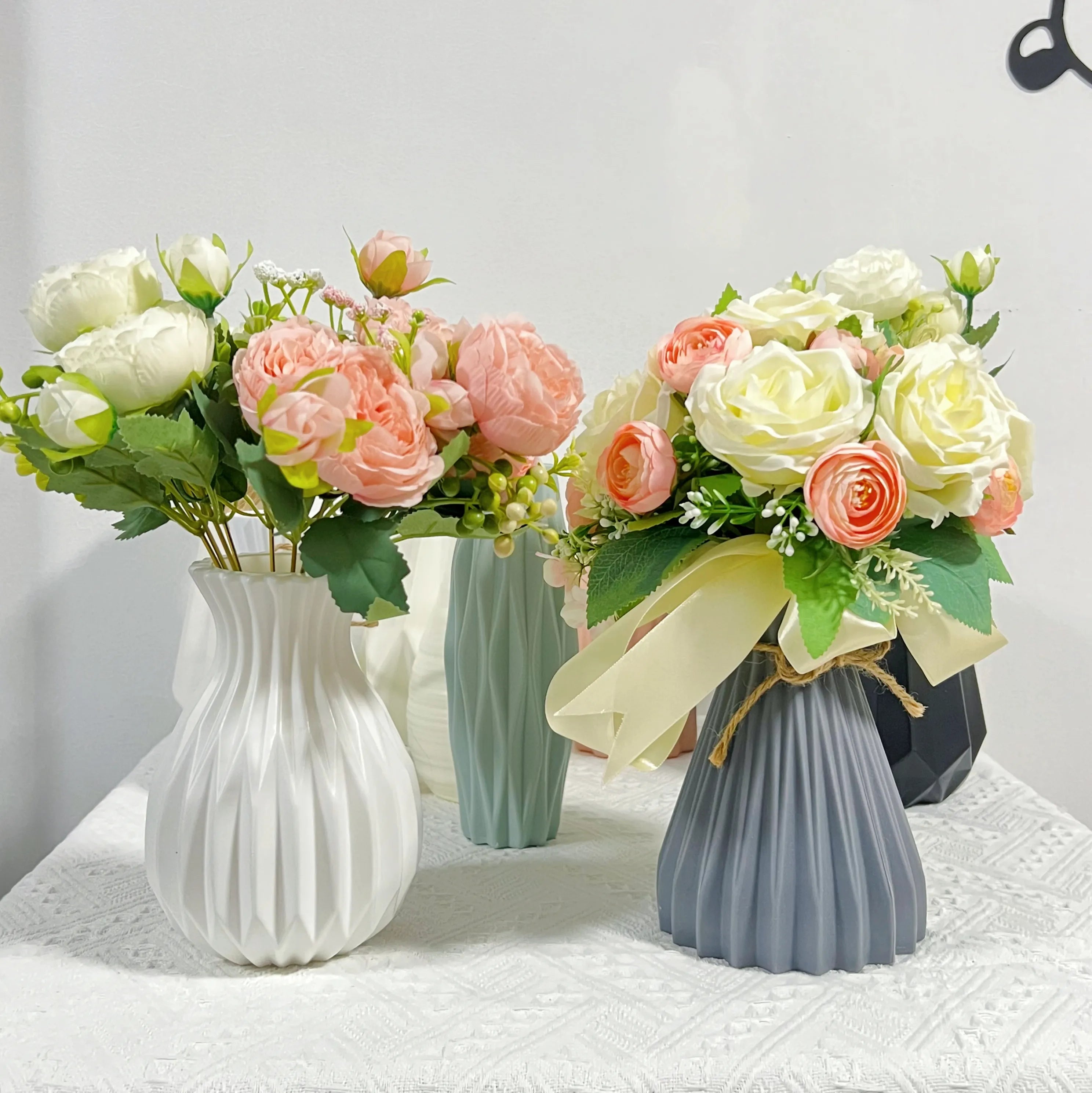 Modern Flower Vase | Decorative Plastic Design with Chic Aesthetics | Perfect for Home Decor or Wedding Arrangements